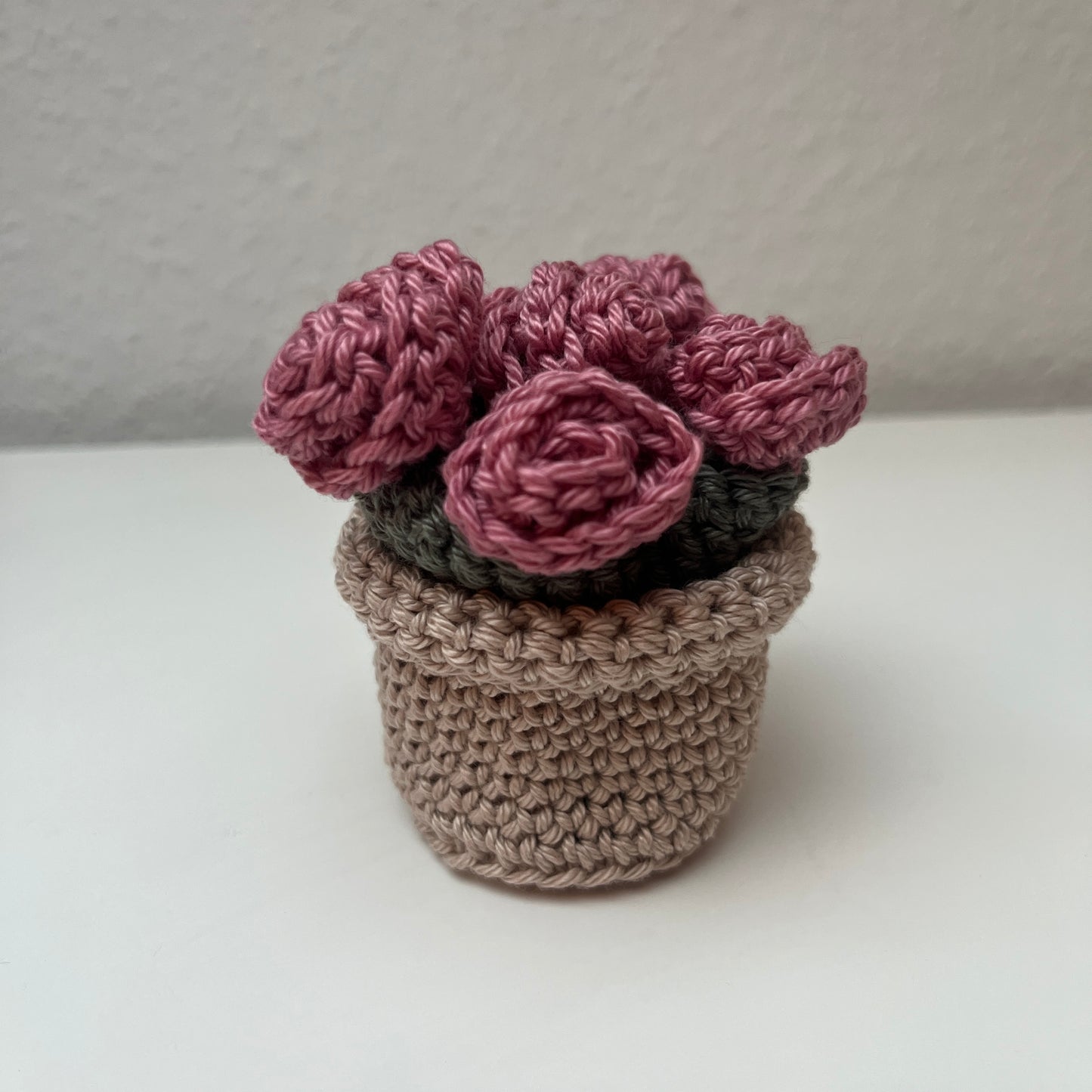 Häkel-Untersetzer – Rosen & Körbe