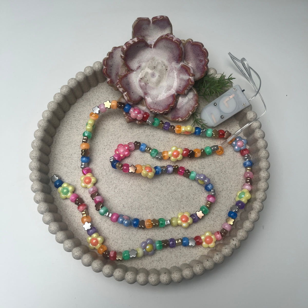 Handgemachte Perlenkette mit LED-Lichterkette