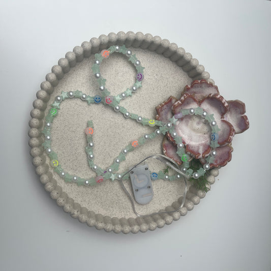 Handgemachte Perlenkette mit LED-Lichterkette