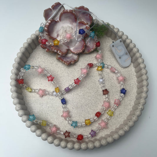 Handgemachte Perlenkette mit LED-Lichterkette
