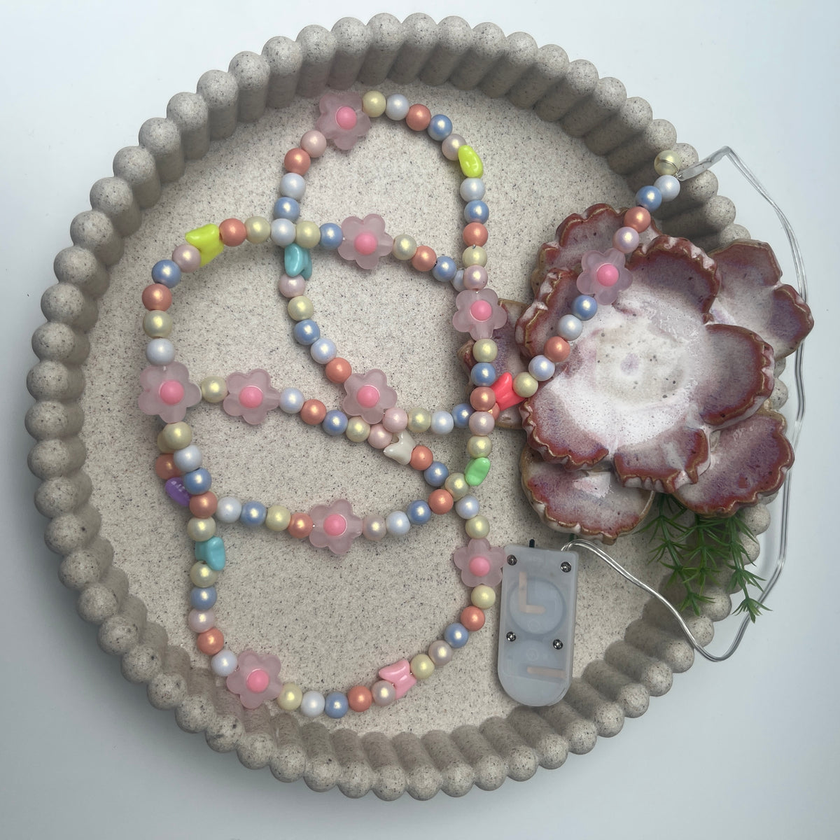 Handgemachte Perlenkette mit LED-Lichterkette