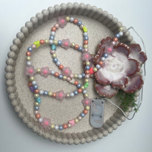 Handgemachte Perlenkette mit LED-Lichterkette