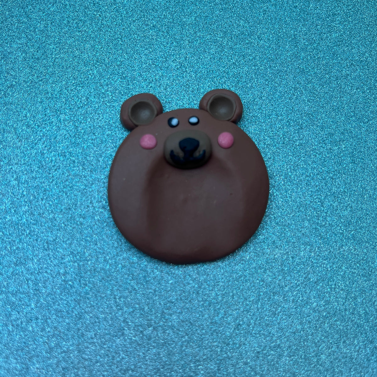 Polymer Clay Bär Worry Stone – Frontansicht